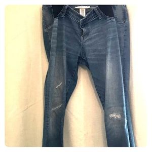 Liz Lange distressed under belly jeggings size M
